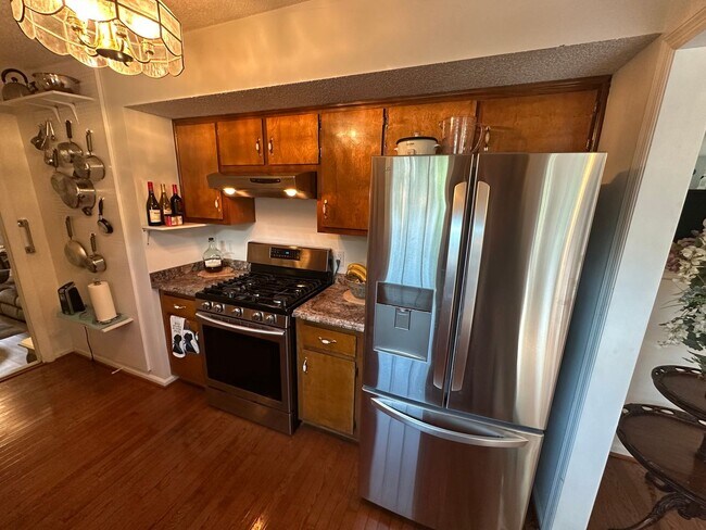 Building Photo - FULLY FURNISHED, SINGLE-FAMILY HOME IN NOR...