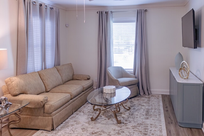 Building Photo - 2324 Oliver Ave