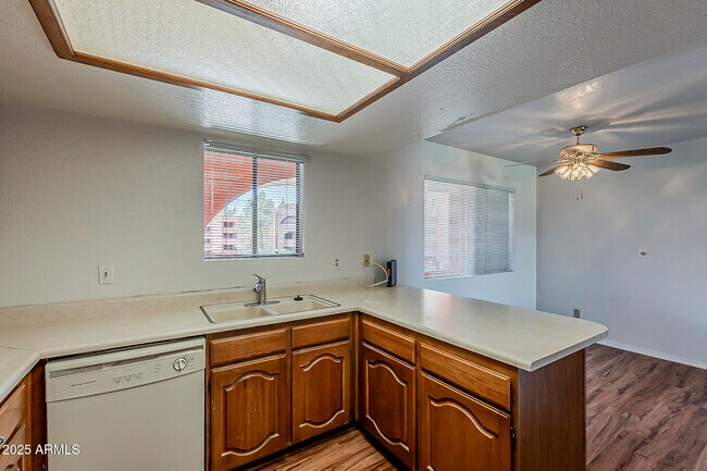 Building Photo - 4303 E Cactus Rd