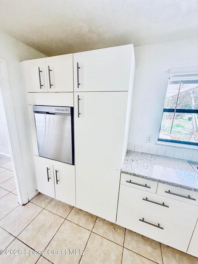 Building Photo - 410 S Tropical Trail