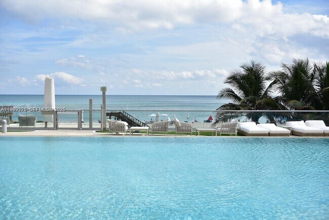 Building Photo - 17475 Collins Ave