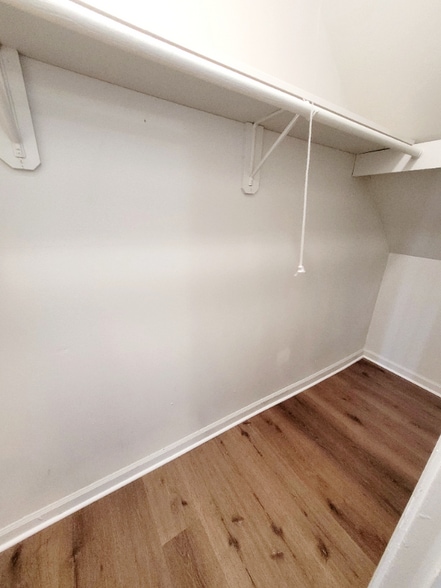 Building Photo - 12 Bainbridge Ave