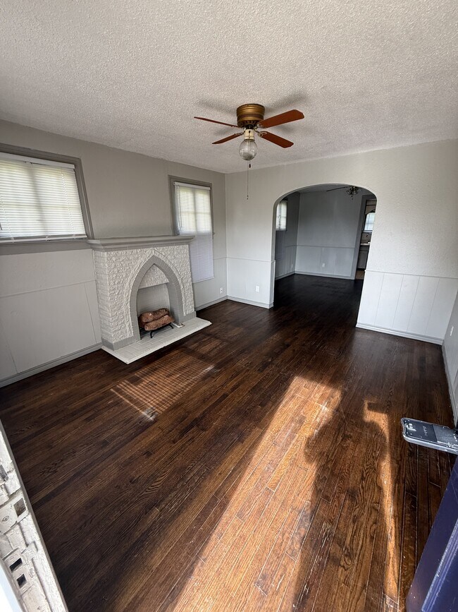 Building Photo - 109 N Draper Ave