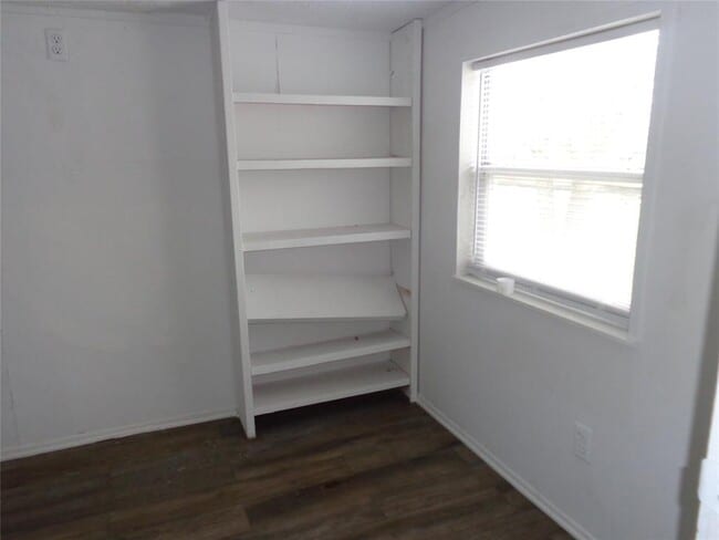 Building Photo - 910 Bunton Ln