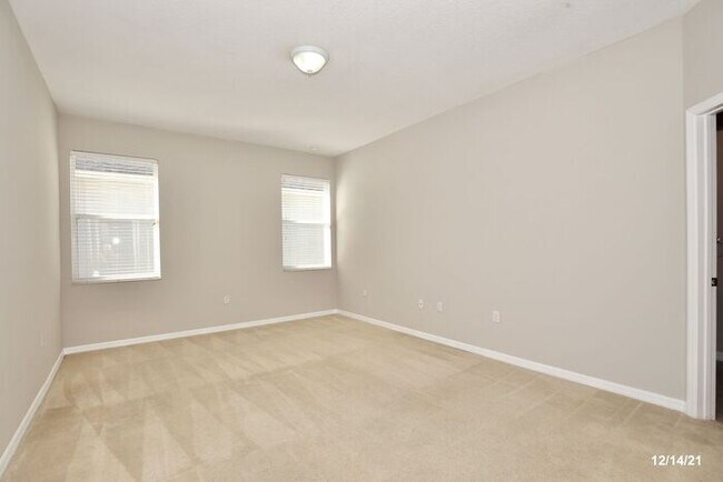 Building Photo - Beautiful 4/2 Home with a Spacious 2 Car G...
