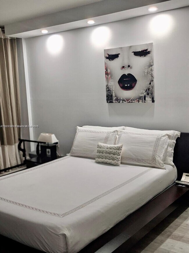 Building Photo - 16465 NE 22nd Ave