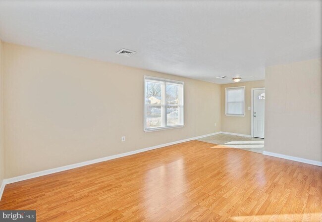 Building Photo - 1224 Guildford Rd