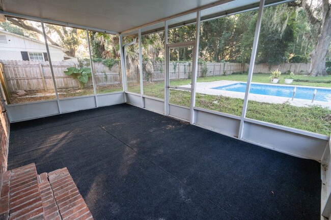 Building Photo - 3/2 Pool Home - Lake Jackson Area
