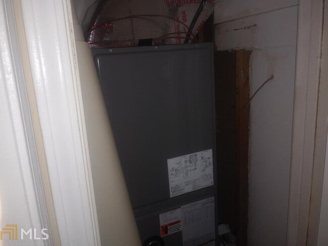 Building Photo - 82 Paris Cir