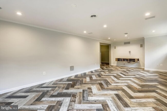 Building Photo - 5511 Huntington Pkwy