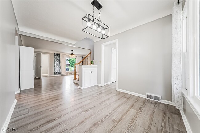 Building Photo - 24111 Edgehill Dr