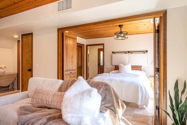 Building Photo - 43620 Washburn Dr