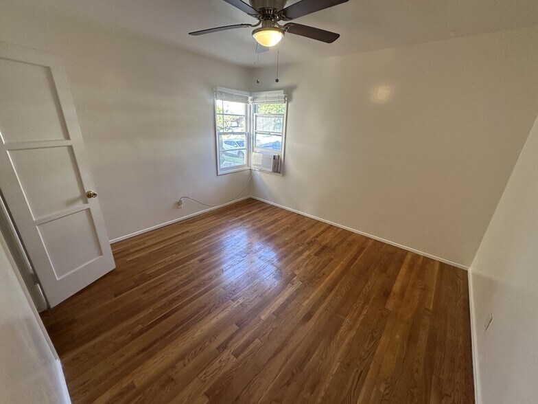 Building Photo - 2441 Silver Lake Blvd