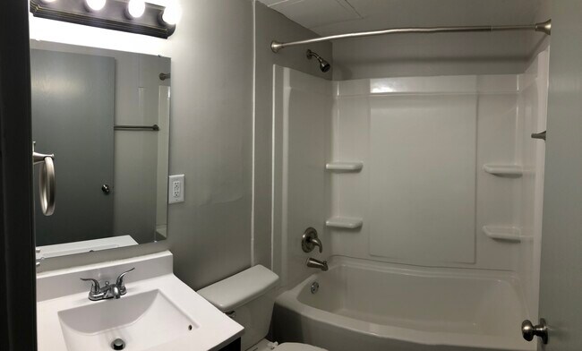 Building Photo - 1594 English St