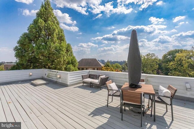 Building Photo - 4611 Charleston Terrace NW