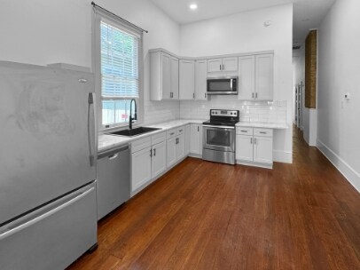Building Photo - 330 Seguin St
