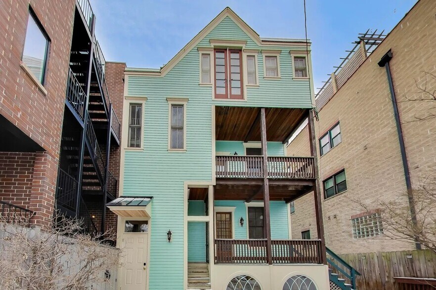 Building Photo - 1429 W Roscoe St