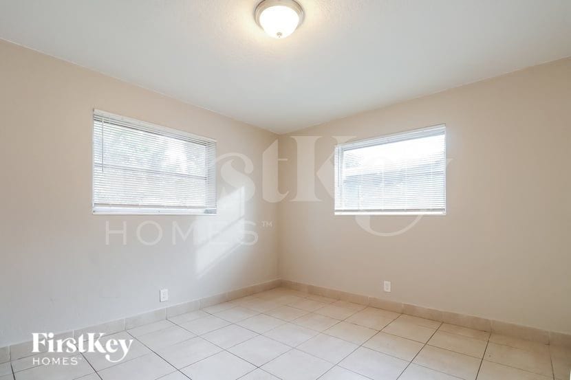 Building Photo - 4180 NW 34th Way