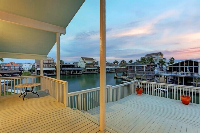 Building Photo - 1239 Hawaii Dr