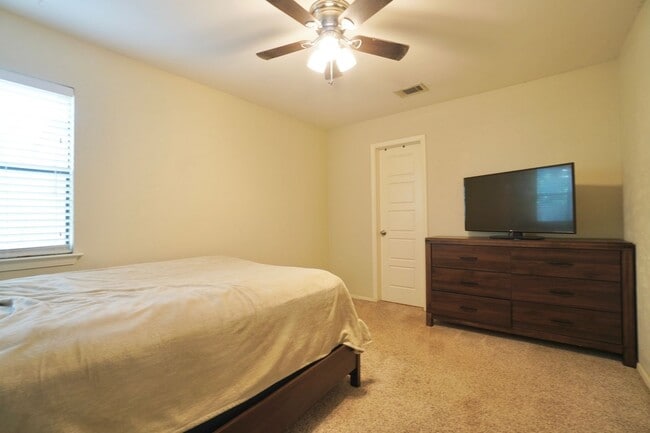 Building Photo - 2603 Garrettson Dr