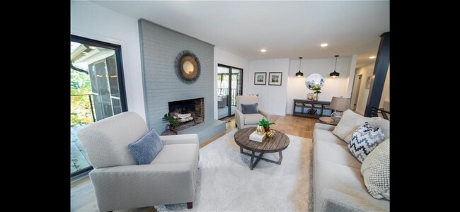 Building Photo - 414 Shorecrest Dr