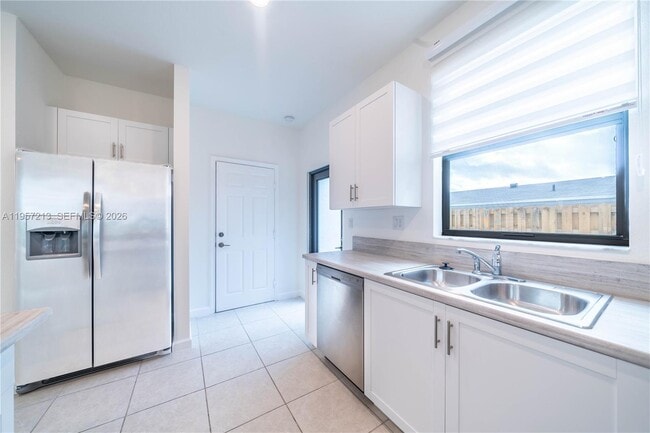 Building Photo - 1928 SW 5th Blvd