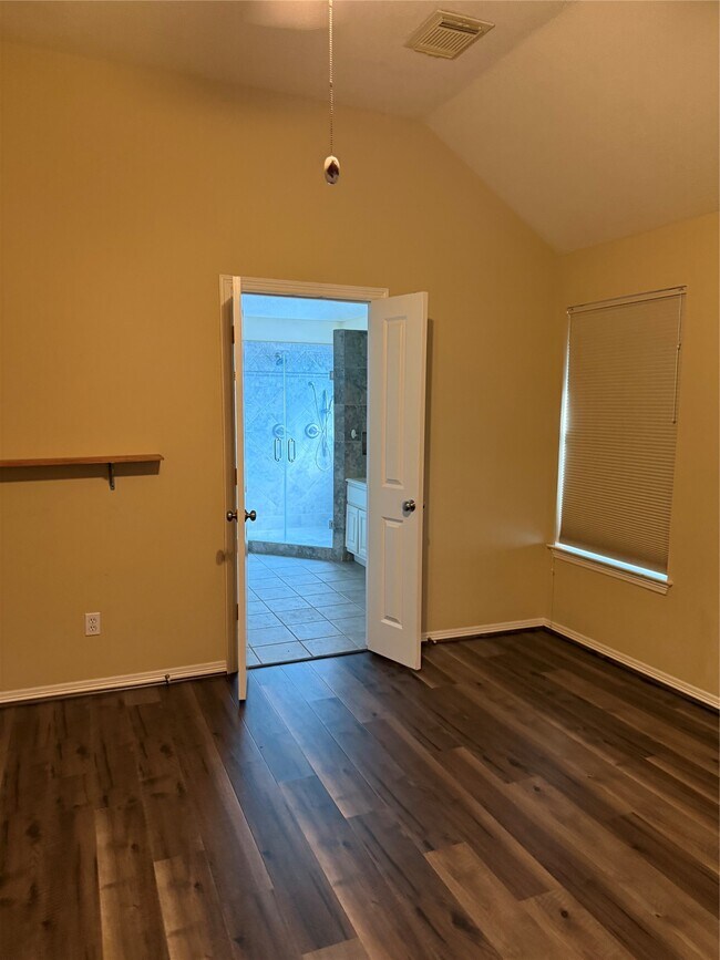 Building Photo - 10522 Torrey Pines Dr