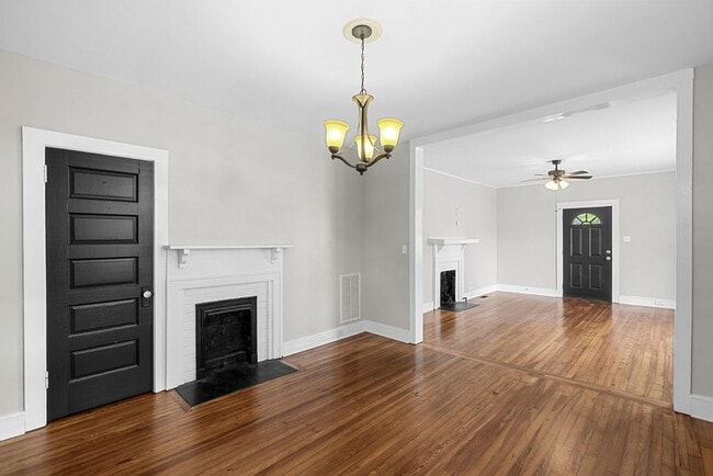 Building Photo - 43 1/2 Ash St NE