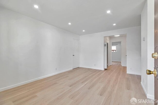 Building Photo - 46728 Crawford St