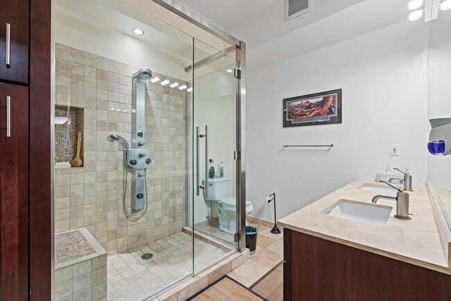 Building Photo - 1313 Washington St