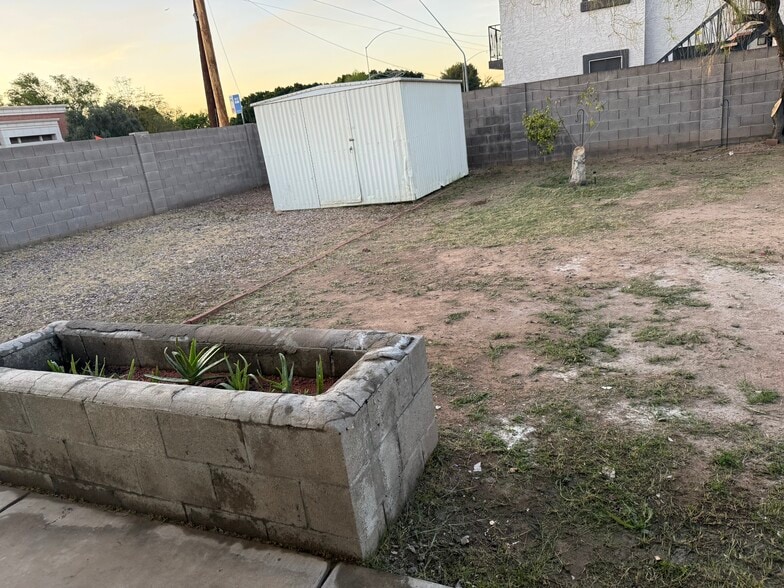 Backyard storage - 402 E 1st St