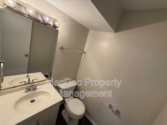 Building Photo - 914 Anvil Rd