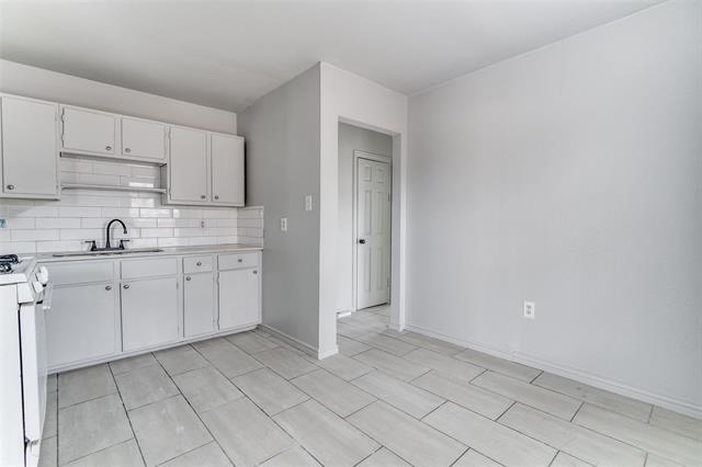 Building Photo - 7911 Wanebe Dr