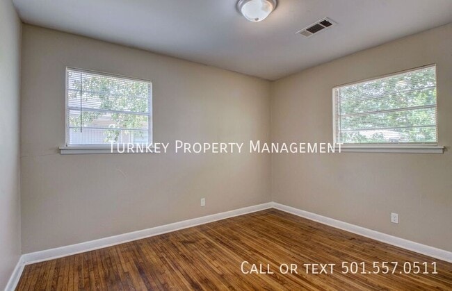 Building Photo - 713 Ellen Dr