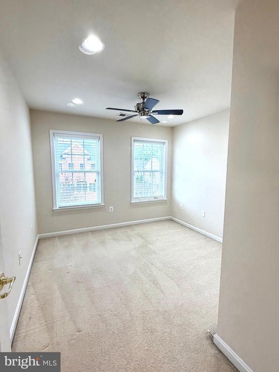 Building Photo - 47574 Royal Burnham Terrace