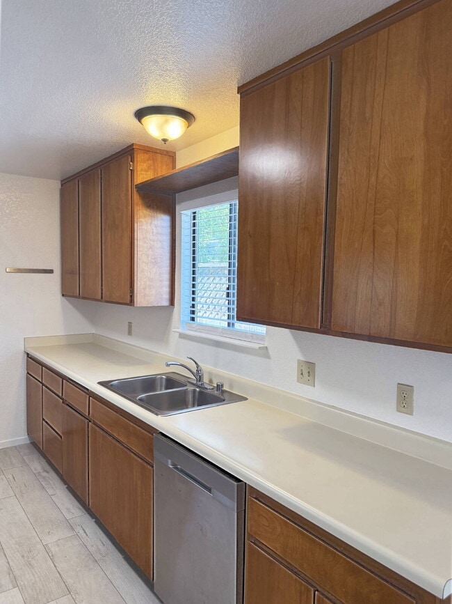 Building Photo - 2BD/2BA Single-Level Home Near Sonoma Plaza | Available Now.
