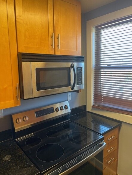 Kitchen pic 2 - 2850 Hartford St SE