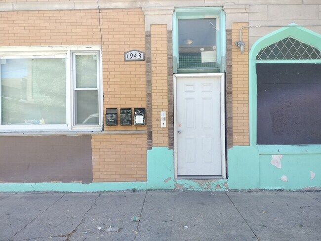 Building Photo - 1943 W 48th St