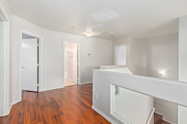 Building Photo - 3316 E Tierra Buena Ln