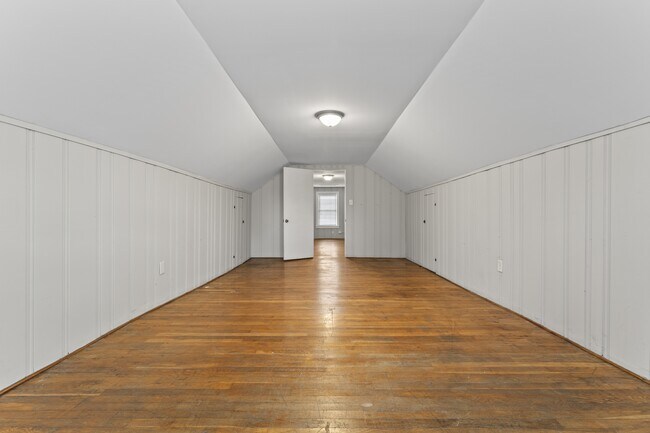 Building Photo - 702 Della Dr