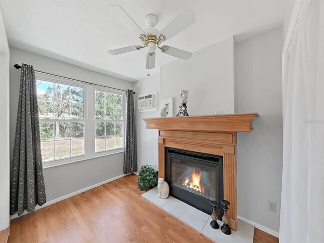 Building Photo - 878 Rustic Oaks Dr