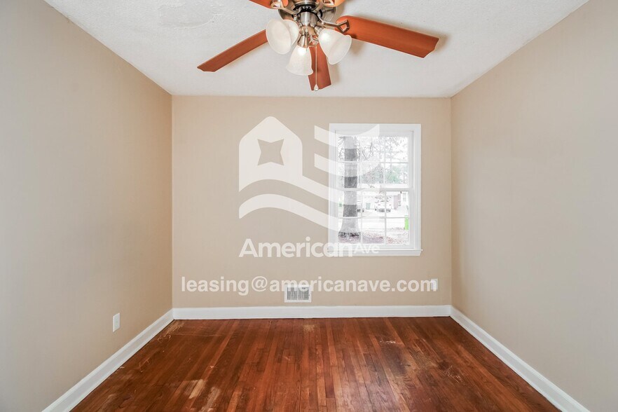 Building Photo - 2012 Woodtrail Dr