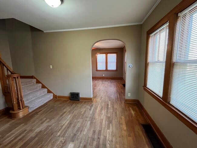 Building Photo - 509 W Crawford St