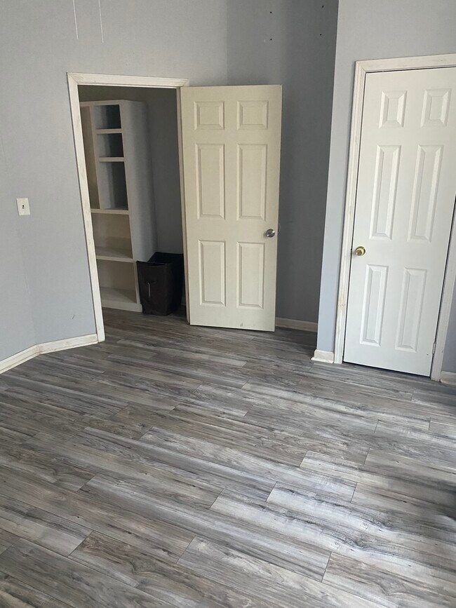 Building Photo - 3209 Iowa Ave