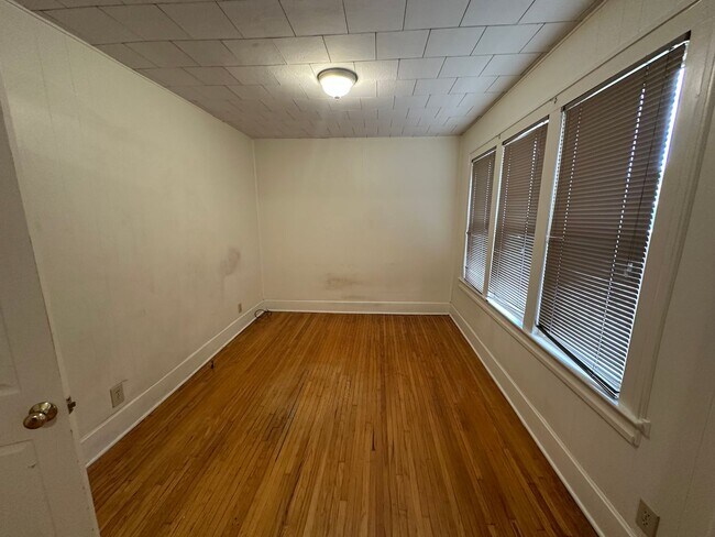 Building Photo - North Campus OSU Single Family Home with 2...