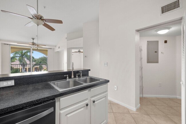 Building Photo - One Bedroom One Bathroom Condo Great Ameni...