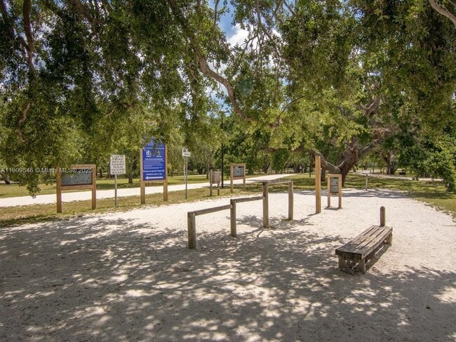 Building Photo - 1650 5th Ave