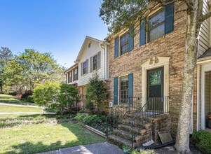 Building Photo - 1629 Ashwood Ln