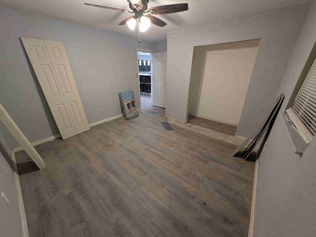 Building Photo - 511 Goliad St
