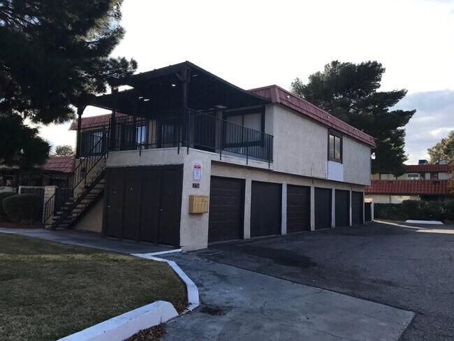 Building Photo - BEAUTIFUL 2 BEDS 1 1/2  BATHROOM APARTMENT